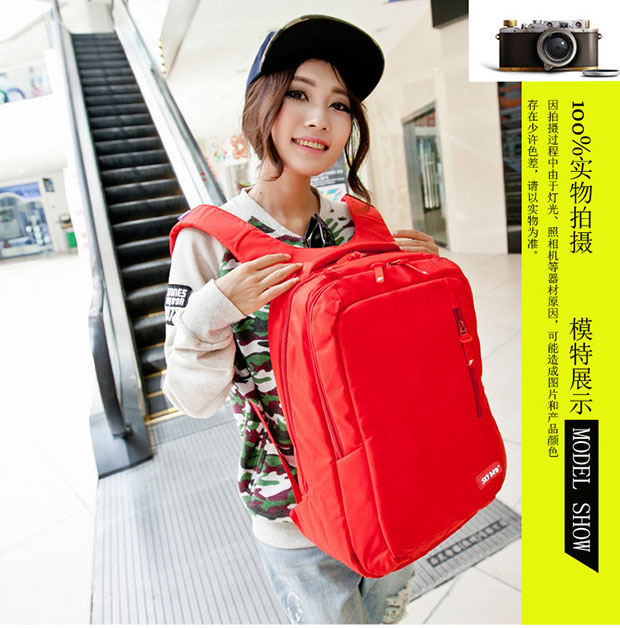 时尚女式纯色双肩包模特展示